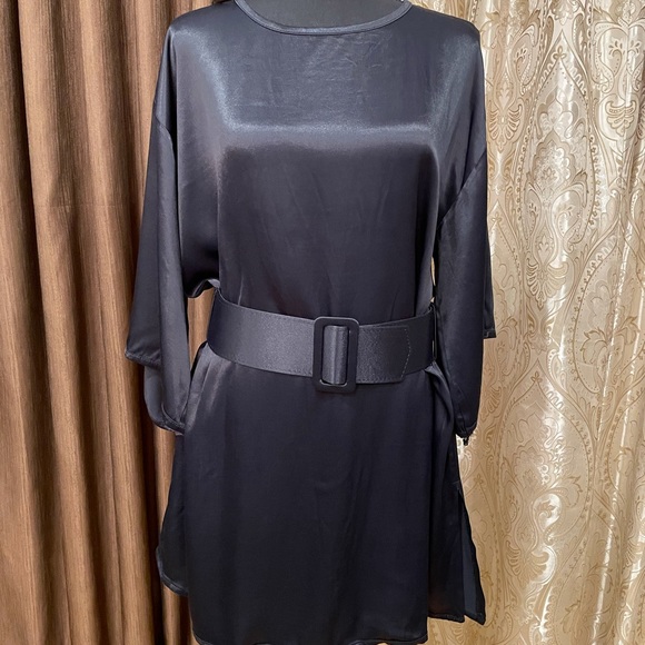 Long sleeved dress - Picture 1 of 8
